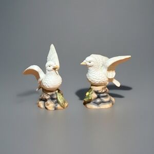 Vintage Crown Royal Hand Painted Taiwan Dove Figurines Pair Porcelain‎ Birds
